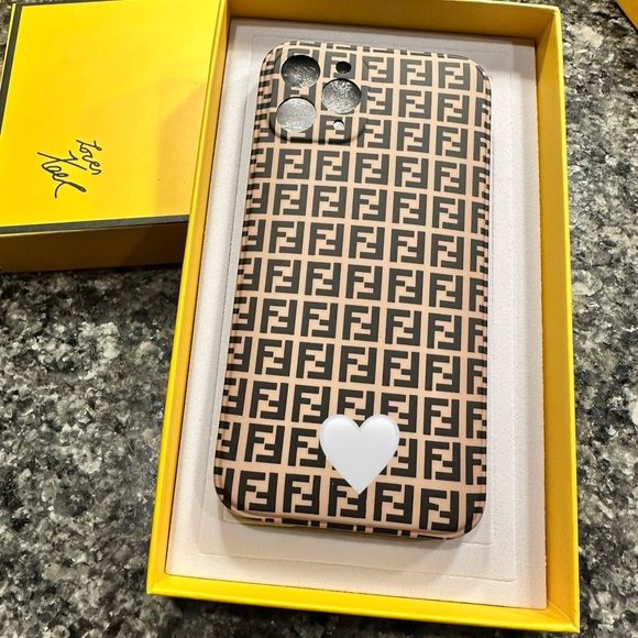 iPhone XR, 11 and 11 Pro case - Picture 1 of 1